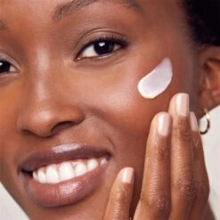 Day Care Soin De Jour Cellular Luminous630 SPF 50 Anti-taches De Pigmentation De Nivea 9 Day Care Soin De Jour Cellular Luminous630 SPF 50 Anti-taches De Pigmentation De Nivea -NIVEA Soldes Boutique Nivea Tagespflege Anti Pigmentflecken Cellular Luminous630 Tagespflege Fluid LSF 50 104824x4 4